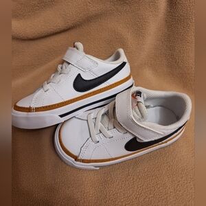 Nike Court Legacy BRAND NEW!!